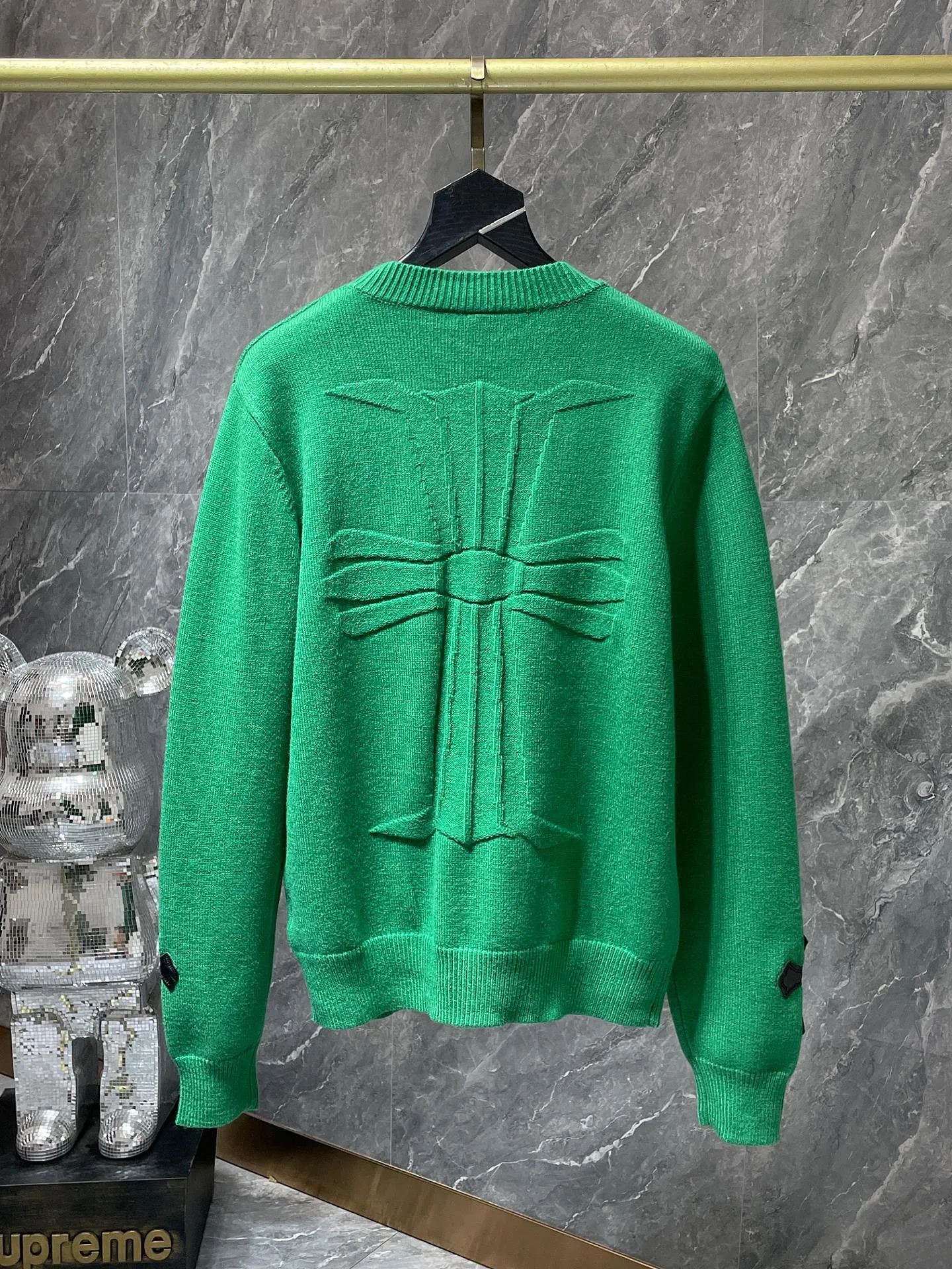 P236 Chrome Hearts 🍁Autumn and winter sweater series🍁 Three-dimensional jacquard on the back ➕ Leather opening process on the cuffs Selected high-quality wool blended knitted fabric Non-common version on the market Recommended colors: black gray white green
